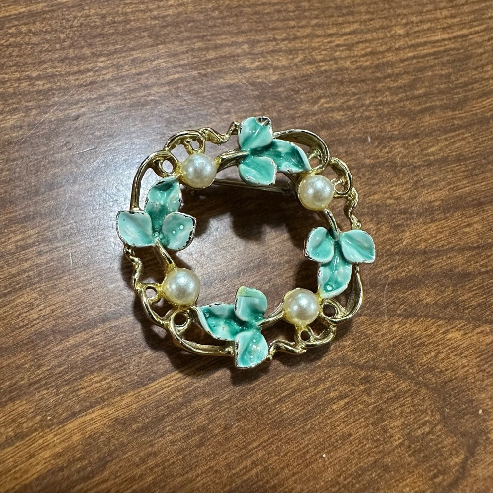 Vintage Gerrys Green Enamel Faux Pearl Open Work Circle‎ Pin Brooch